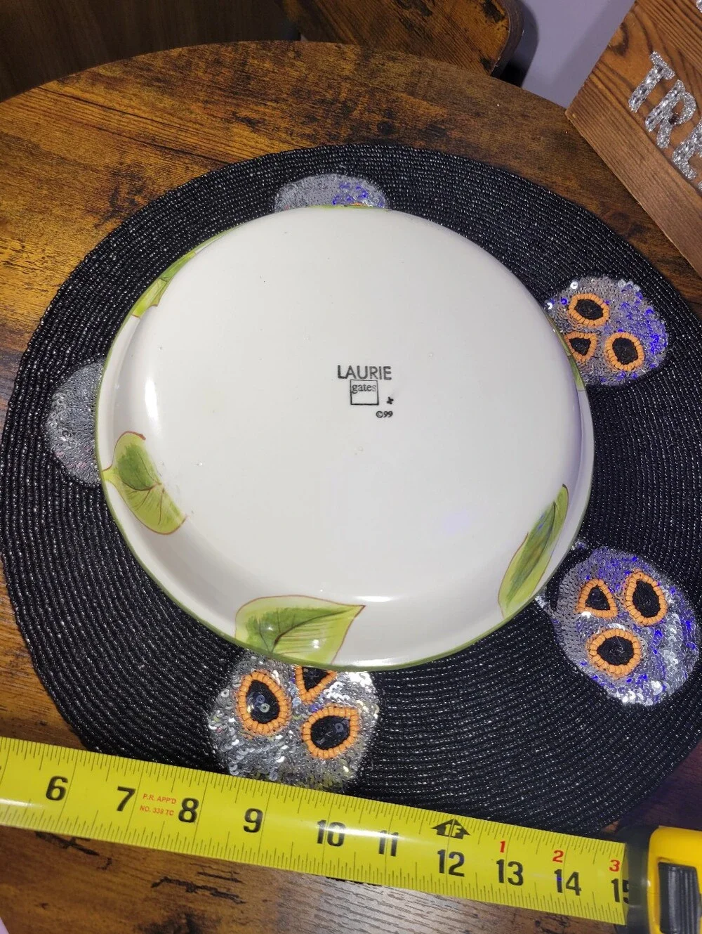 Laurie Gates 1999 cherry pattern Quiche/pie dish